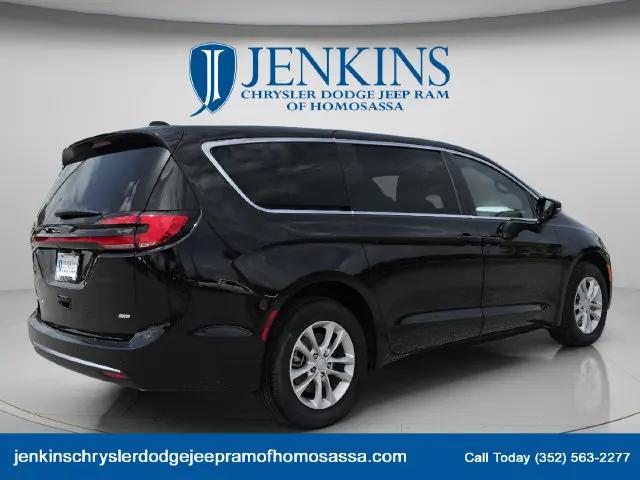 2027 Chrysler Pacifica Select AWD
