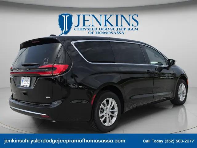 2027 Chrysler Pacifica Select AWD