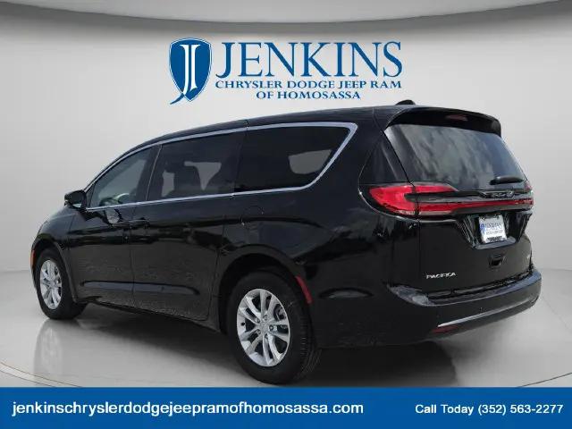 2027 Chrysler Pacifica Select AWD