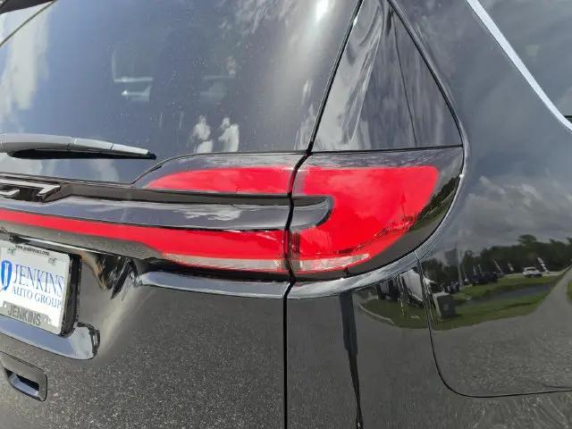 2027 Chrysler Pacifica Select AWD