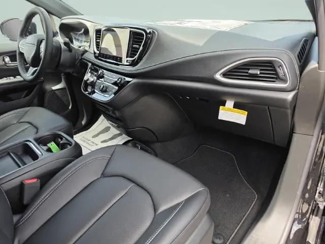 2027 Chrysler Pacifica Select AWD