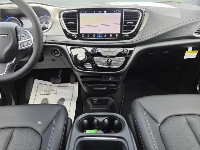 2027 Chrysler Pacifica Select AWD