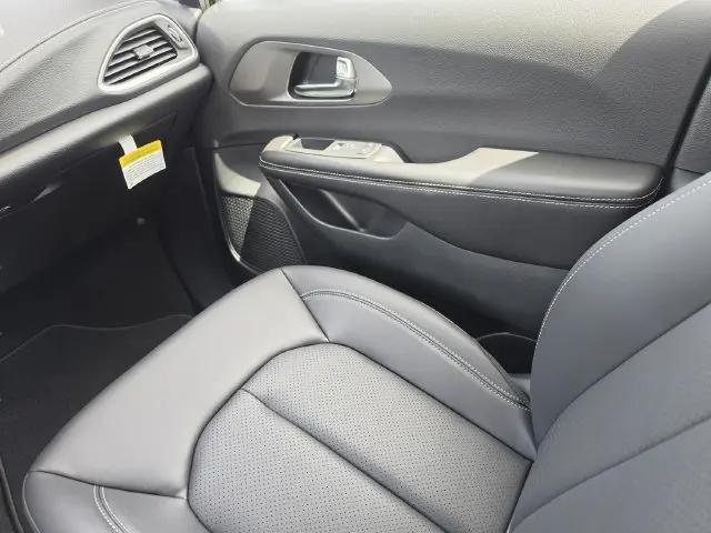 2027 Chrysler Pacifica Select AWD