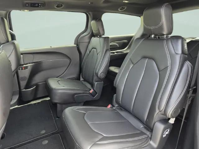 2027 Chrysler Pacifica Select AWD