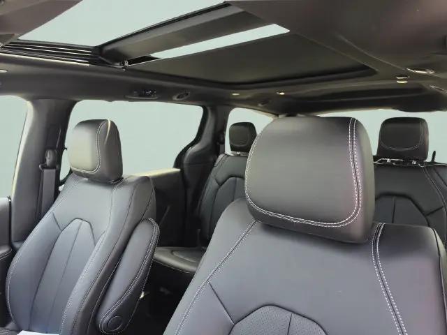 2027 Chrysler Pacifica Select AWD
