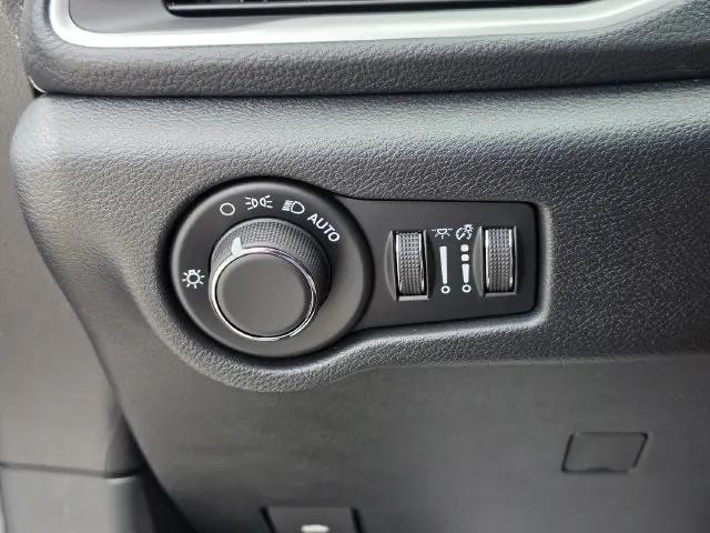 2027 Chrysler Pacifica Select AWD