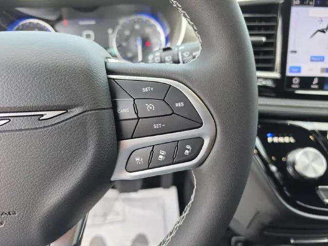 2027 Chrysler Pacifica Select AWD