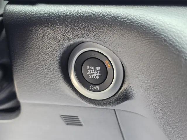 2027 Chrysler Pacifica Select AWD