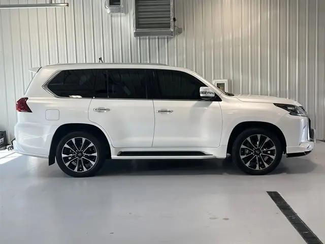 2021 Lexus LX 570 Two-Row