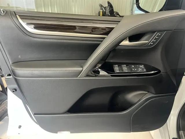 2021 Lexus LX 570 Two-Row