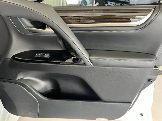 2021 Lexus LX 570 Two-Row