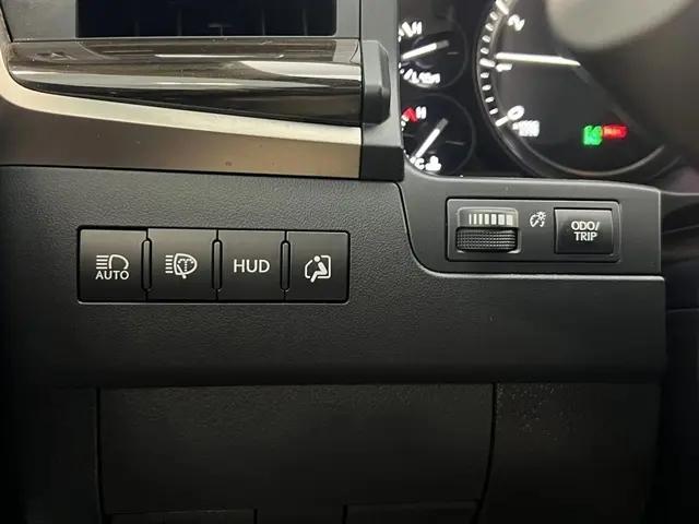 2021 Lexus LX 570 Two-Row