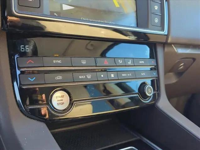 2017 Jaguar F-PACE 35t Prestige