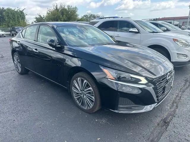 2023 Nissan Altima Platinum for sale in Cedar Falls, IA