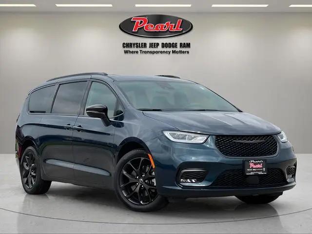 2025 Chrysler Pacifica Limited AWD for sale in Peotone, IL