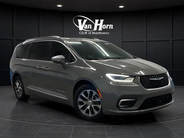 2021 Chrysler Pacifica Hybrid Pinnacle for sale in Manitowoc, WI
