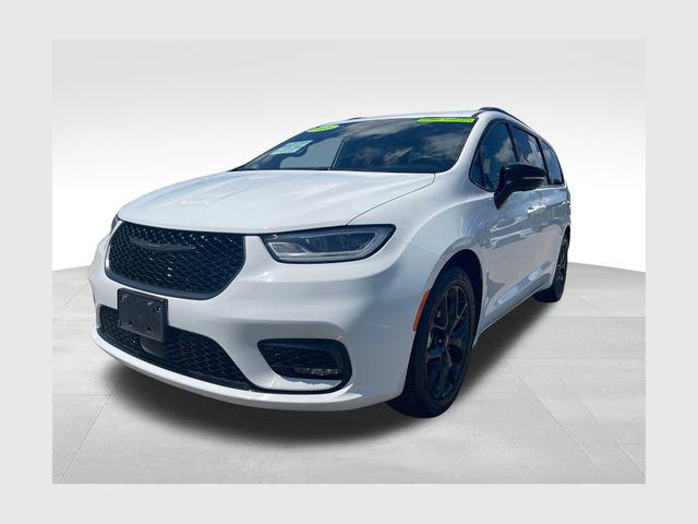2025 Chrysler Pacifica Limited for sale near Newark, OH
