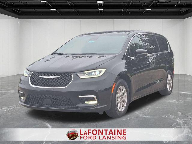 2025 Chrysler Pacifica Select for sale in Lansing, MI