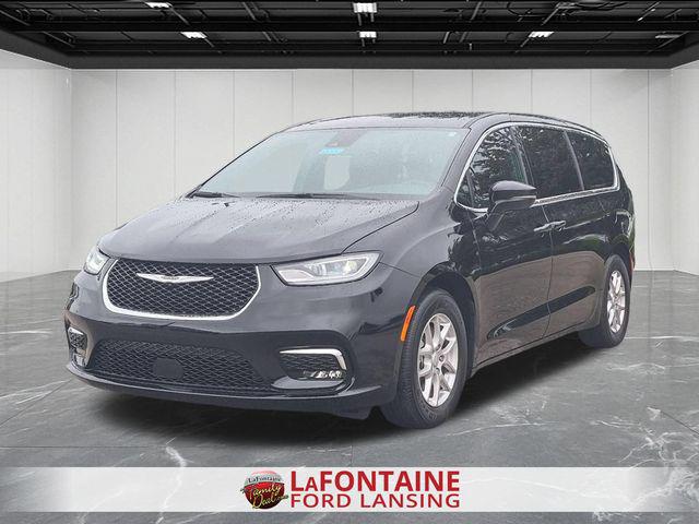 2025 Chrysler Pacifica Select for sale in Lansing, MI