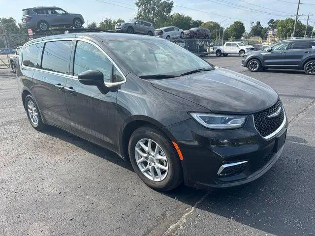 2023 Chrysler Pacifica Touring L for sale in Cedar Falls, IA