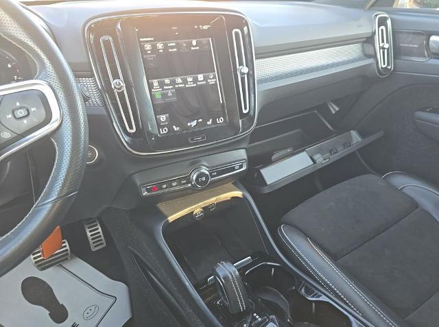 2021 Volvo XC40 T5 R-Design