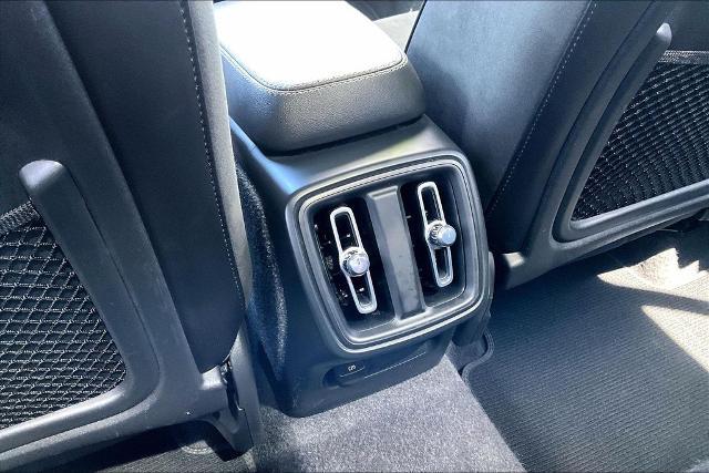 2021 Volvo XC40 T5 R-Design
