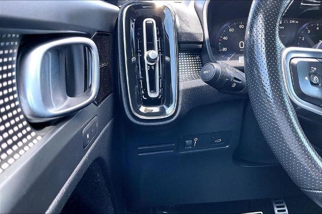 2021 Volvo XC40 T5 R-Design