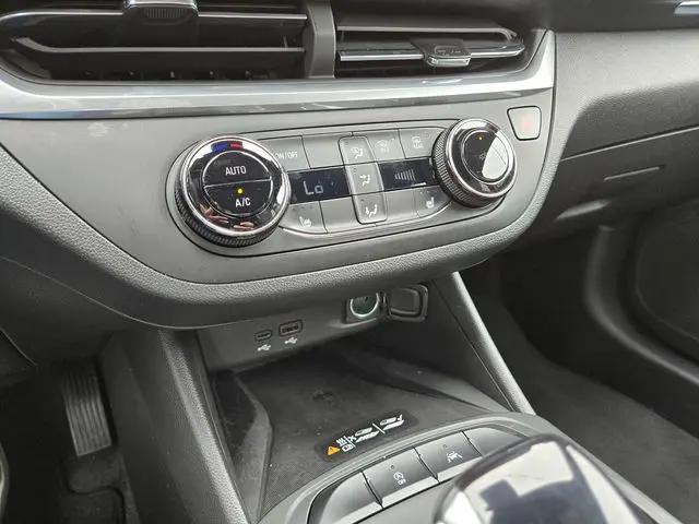 2024 Buick NV Preferred FWD