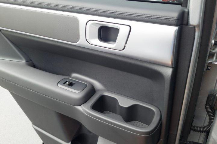 New 2027 Black Hyundai SE AWD image 21