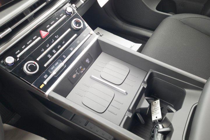 New 2027 Black Hyundai SE AWD image 24