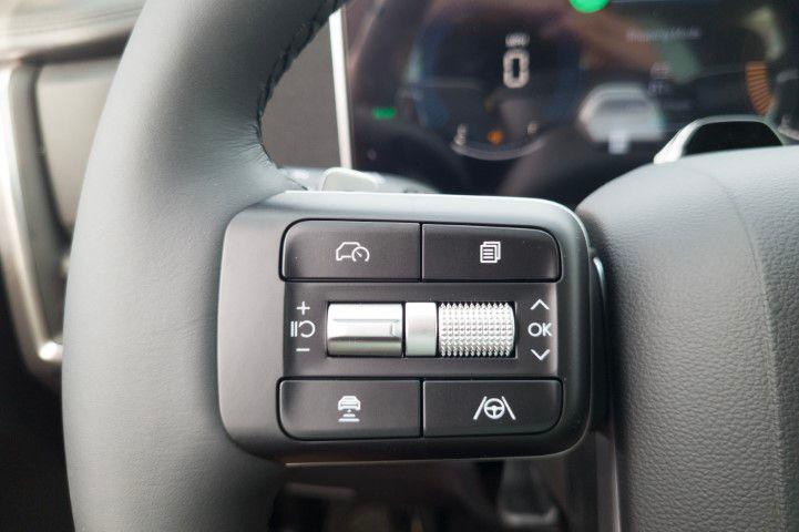 New 2027 Gray Hyundai SEL FWD image 25