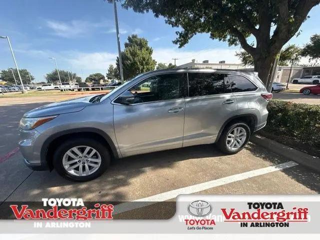 2015 Toyota Highlander LE for sale in Arlington, TX