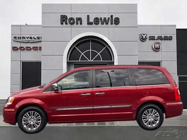 2014 Chrysler Town & Country Touring-L for sale in Cranberry Township, PA
