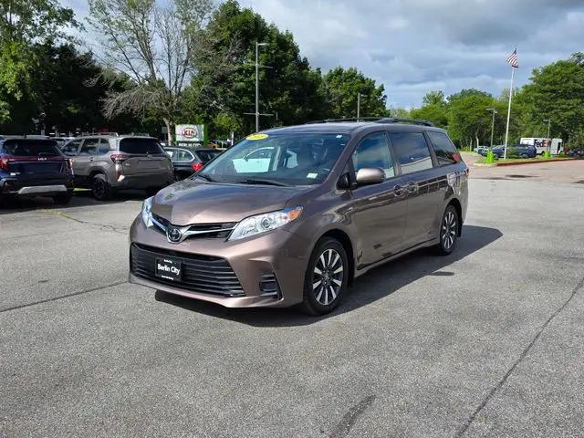 2018 Toyota Sienna LE 7 Passenger