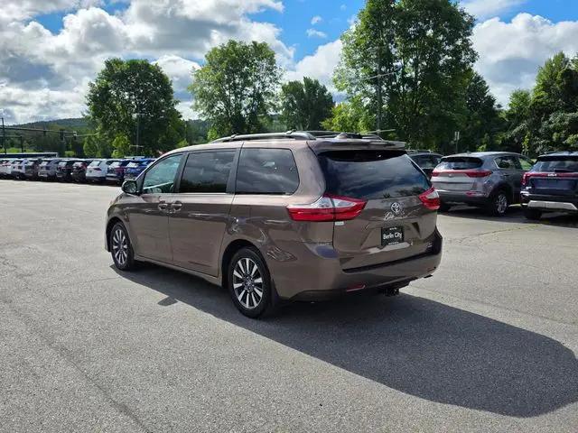 2018 Toyota Sienna LE 7 Passenger