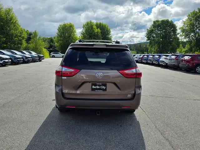 2018 Toyota Sienna LE 7 Passenger