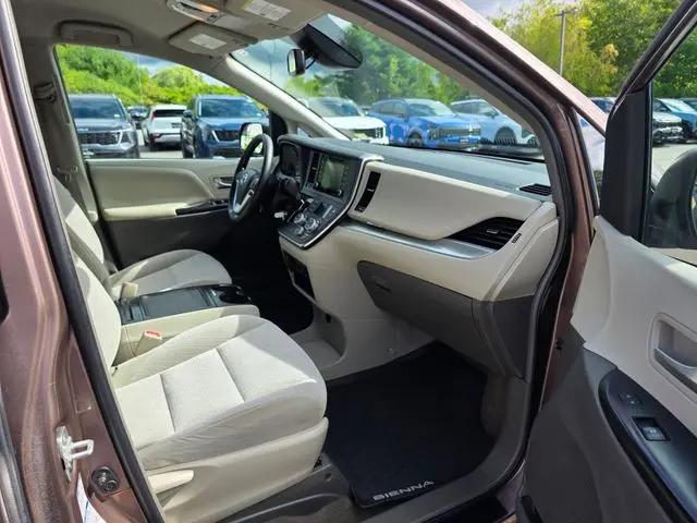 2018 Toyota Sienna LE 7 Passenger