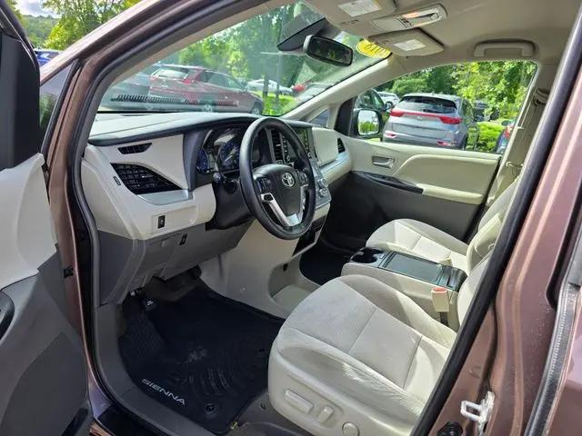 2018 Toyota Sienna LE 7 Passenger