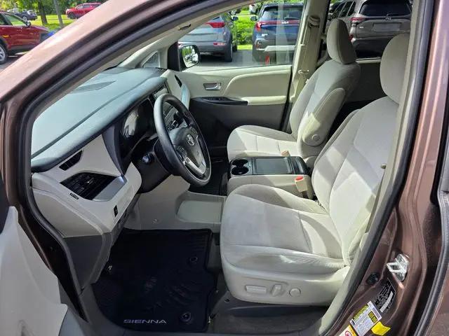 2018 Toyota Sienna LE 7 Passenger