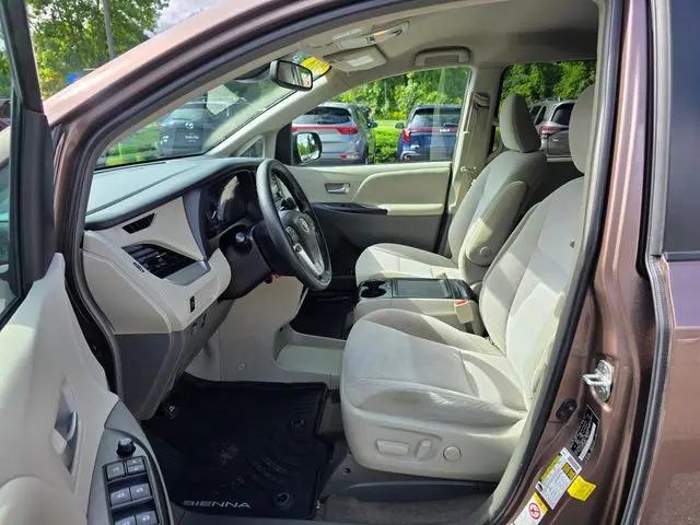 2018 Toyota Sienna LE 7 Passenger