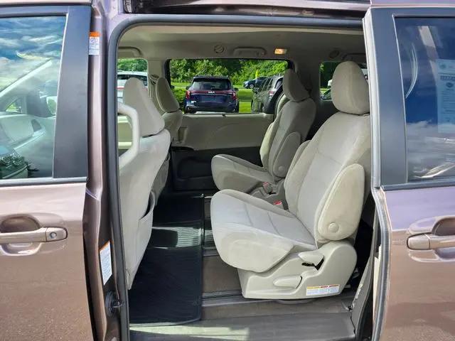 2018 Toyota Sienna LE 7 Passenger