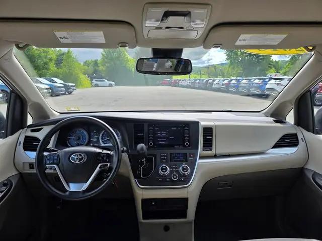 2018 Toyota Sienna LE 7 Passenger