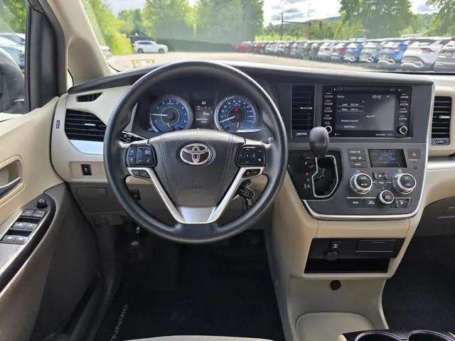 2018 Toyota Sienna LE 7 Passenger