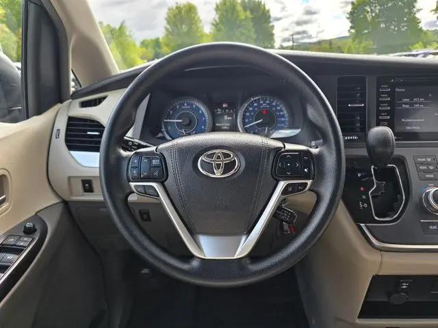 2018 Toyota Sienna LE 7 Passenger