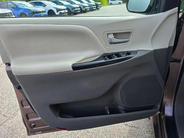 2018 Toyota Sienna LE 7 Passenger