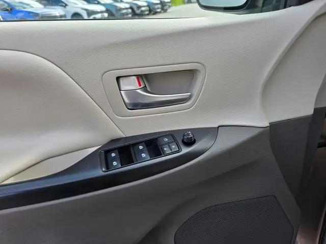 2018 Toyota Sienna LE 7 Passenger