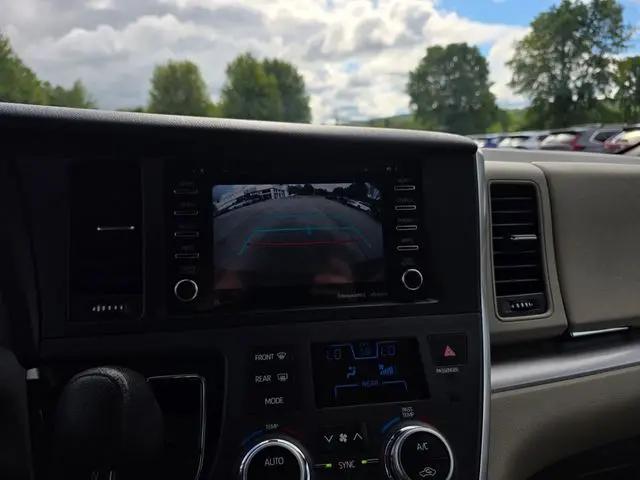 2018 Toyota Sienna LE 7 Passenger