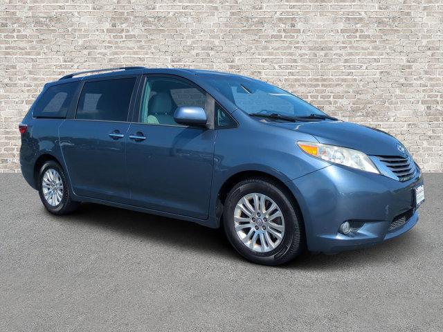 Shoreline Mist 2017 Toyota Sienna Minivan Front-Wheel Drive 8-Speed Automatic