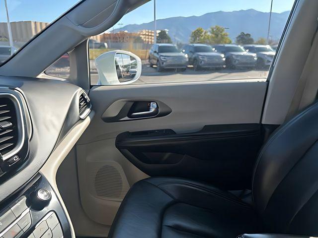 2022 Chrysler Pacifica Touring L