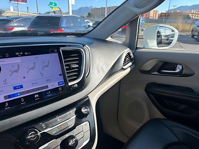 2022 Chrysler Pacifica Touring L
